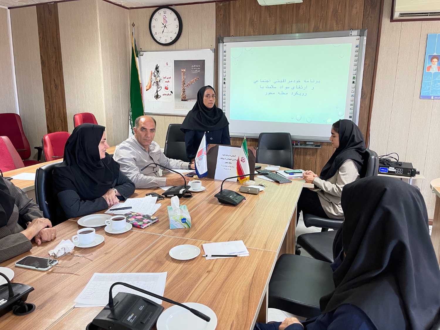 در راستای تقویت زیرساخت‌های آموزشی و ارتقای سطح دانش سلامت در جامعه، واحد آموزش مرکز بهداشت شمال غرب ۲، جلسه تخصصی آشنایی با برنامه جدید «خودمراقبتی اجتماعی و ارتقای سواد سلامت با رویکرد محله‌محور» را برگزار کرد.